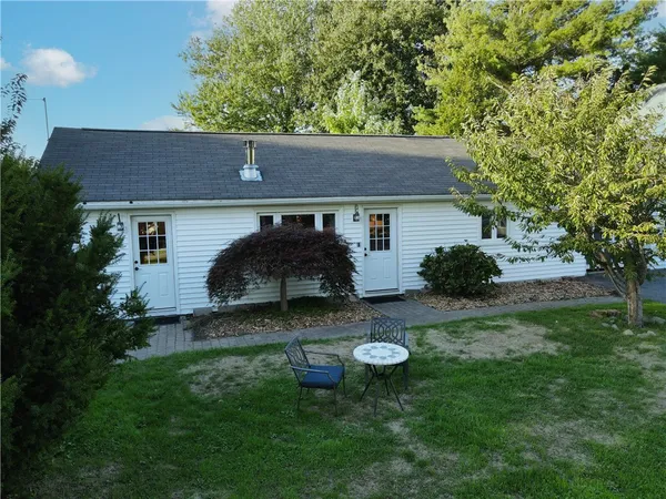 $2,150 | 534 Aquidneck Avenue, Unit A, Middletown, RI 02842