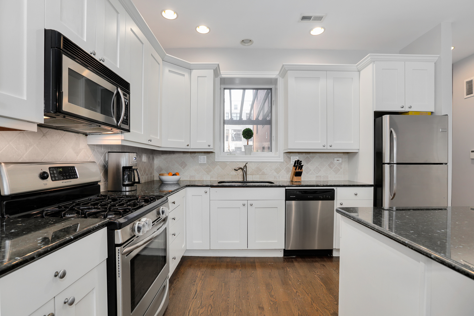 1355 West Washington Boulevard, Unit 2B Chicago, IL 60607 - Photo 12 of 24