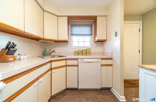$219,900 | 1367 Hanover Avenue, Unit 603, Meriden, CT 06451