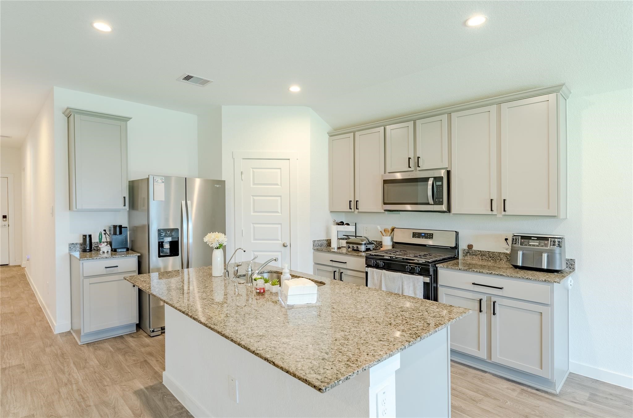 31714 Brandon Ml Trail Fulshear, TX 77441 - Photo 10 of 31 Kitchen