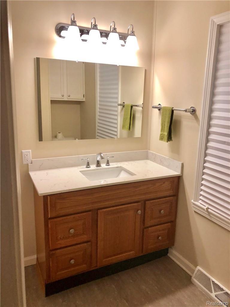 7443 Davison Road Davison, MI 48423 - Photo 7 of 25 F23B4163-69C7-4458-87A8-5EB573AFE793.jpeg