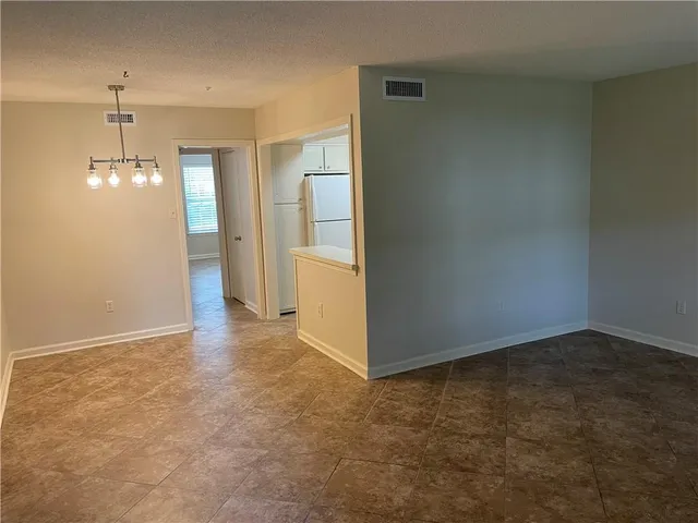 $1,325 | 2700 Whitney Place, Unit 730, Metairie, LA 70002