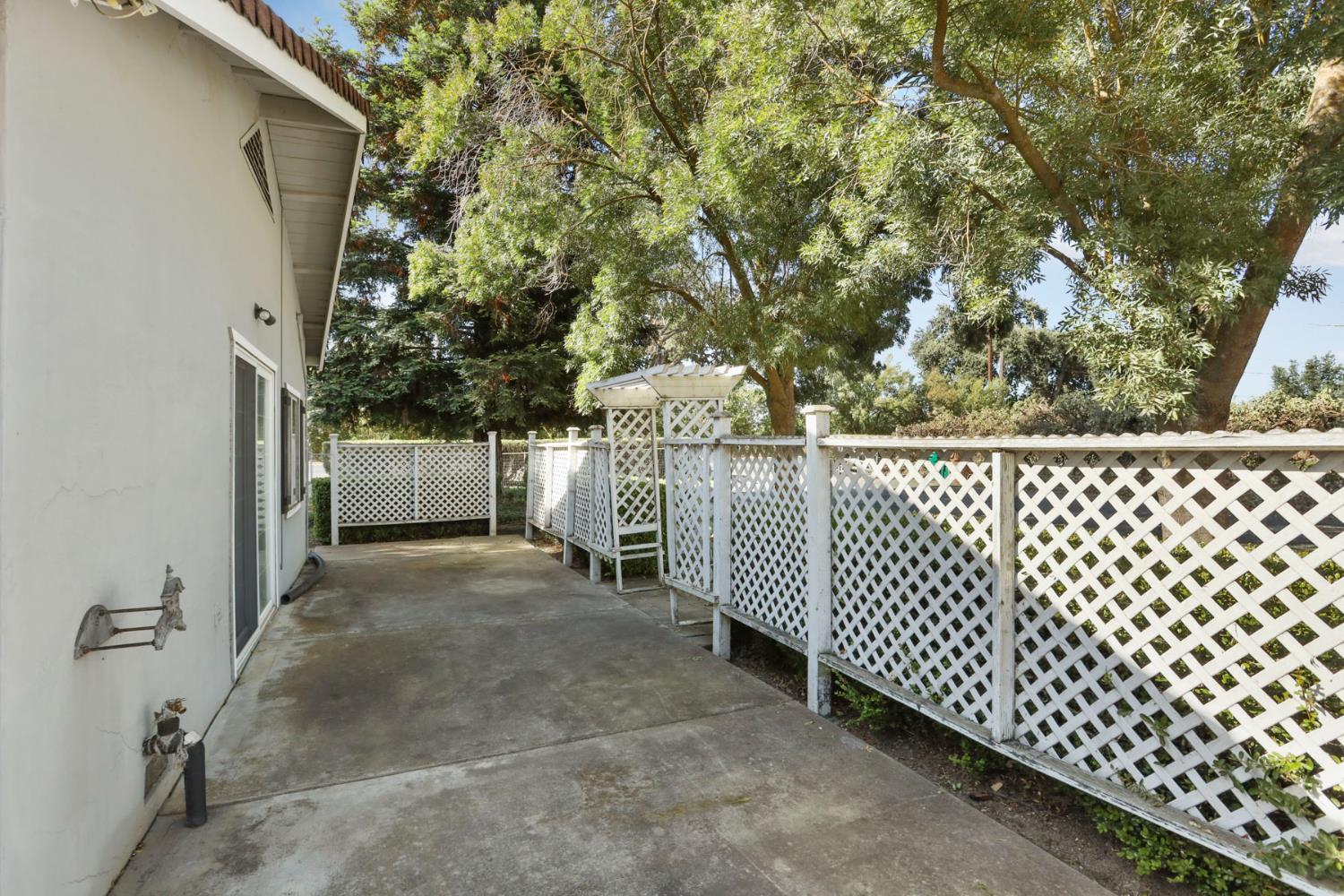 13495 Live Oak Road Lodi, CA 95240 - Photo 13 of 47 a view of a gate and trees