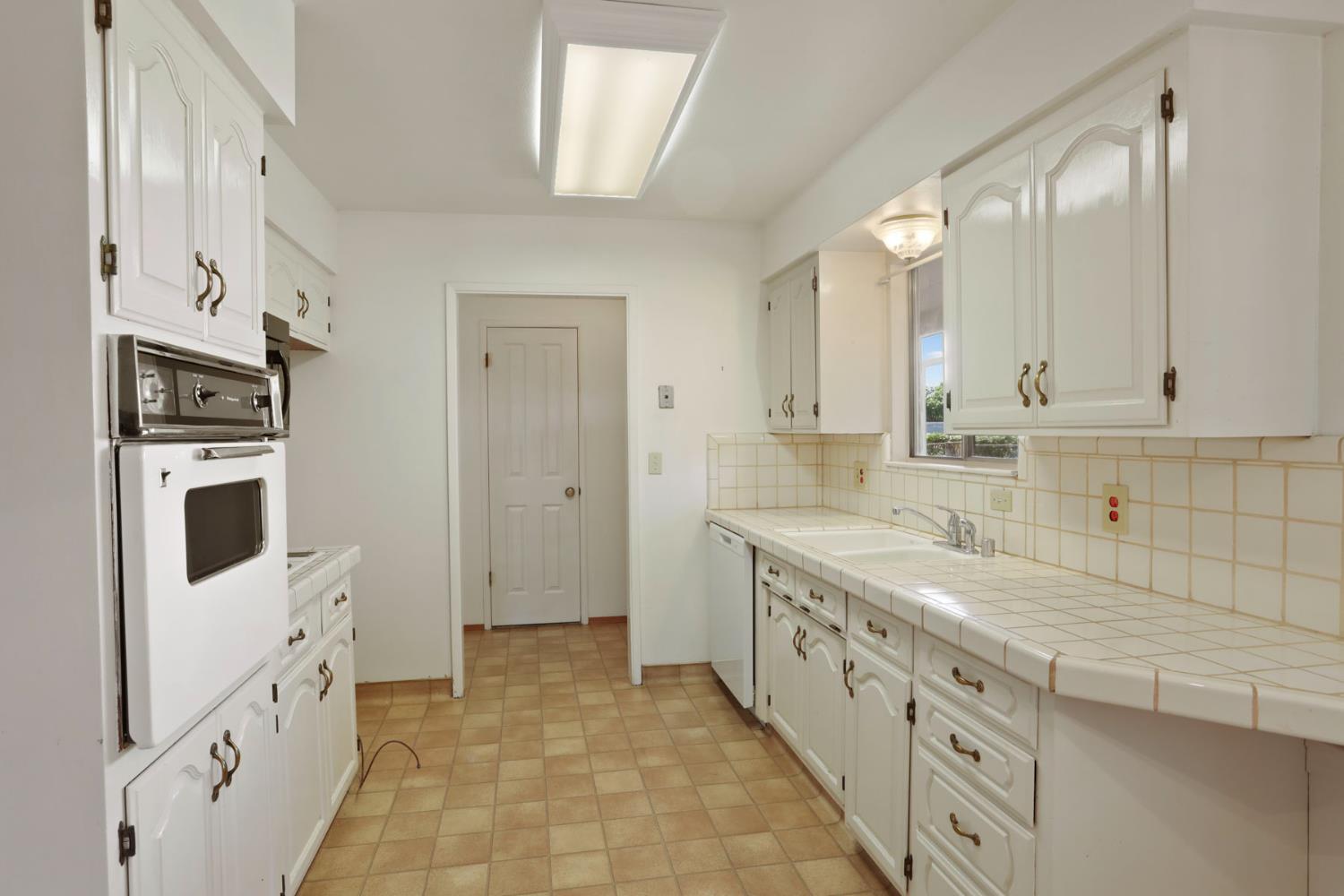 13495 Live Oak Road Lodi, CA 95240 - Photo 17 of 47 a spacious bathroom with double vanity and mirrors