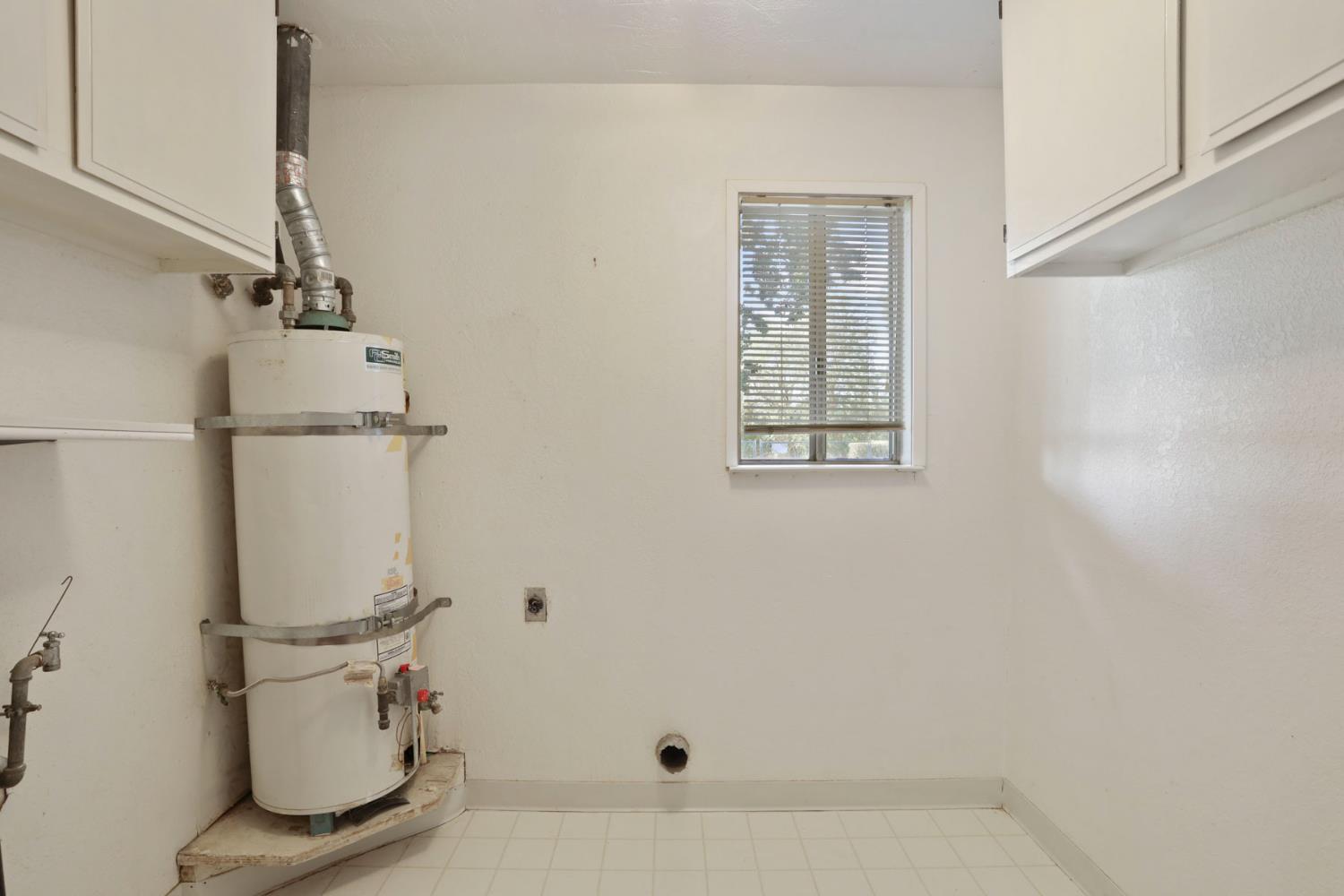 13495 Live Oak Road Lodi, CA 95240 - Photo 23 of 47 a bathroom with a white tub and a shower