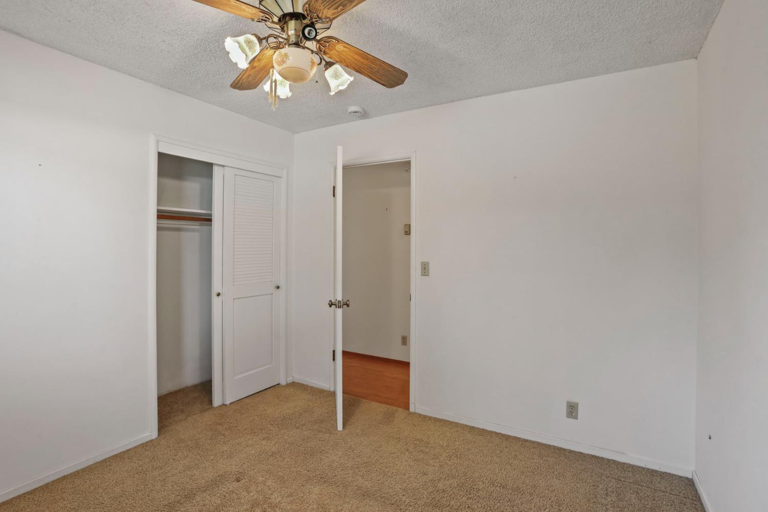 13495 Live Oak Road Lodi, CA 95240 - Photo 34 of 47 an empty room with windows and fan