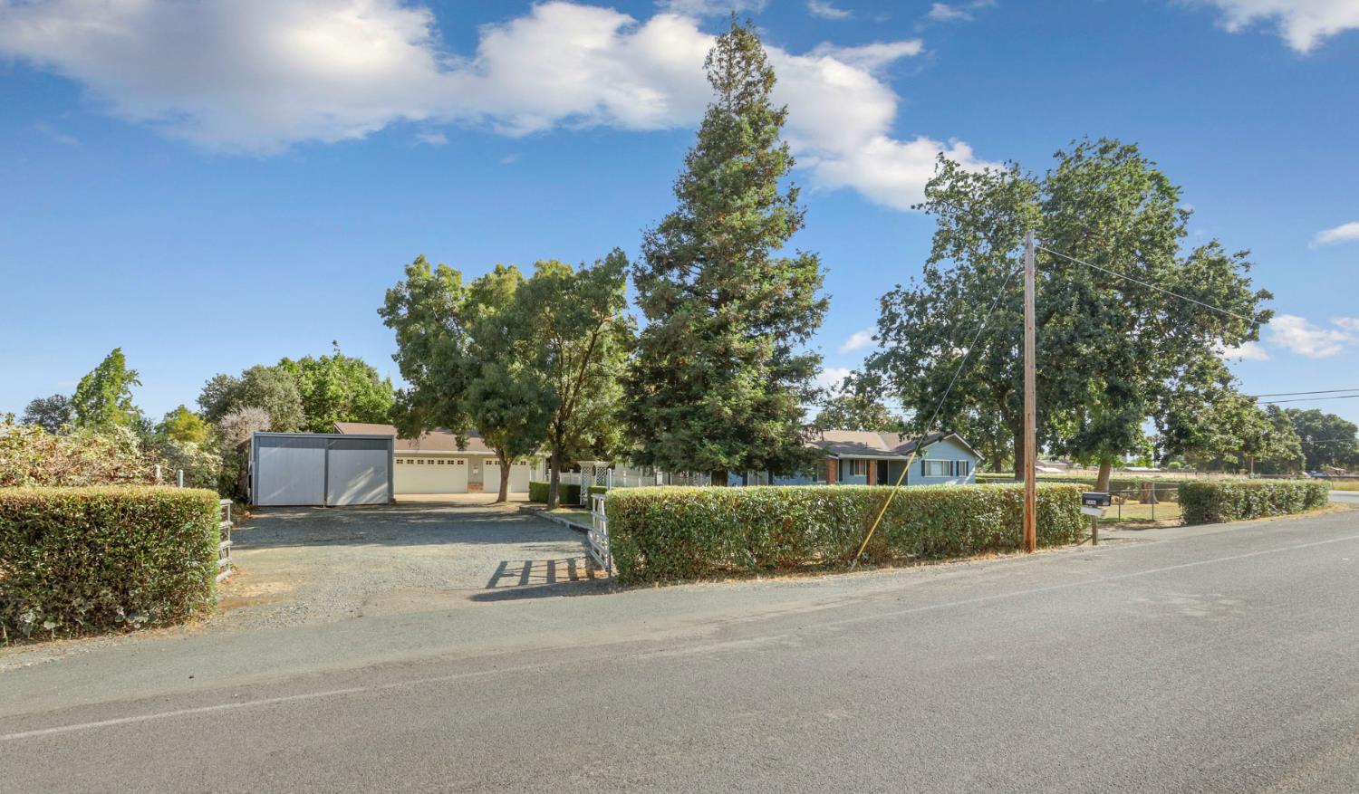 13495 Live Oak Road Lodi, CA 95240 - Photo 4 of 47 a view of a street