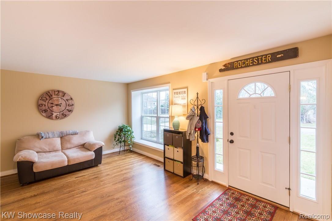 2332 Longview Avenue Rochester, MI 48307 - Photo 5 of 27 033117-2332_Longview_Ave_Rochester_Hills-10.jpg