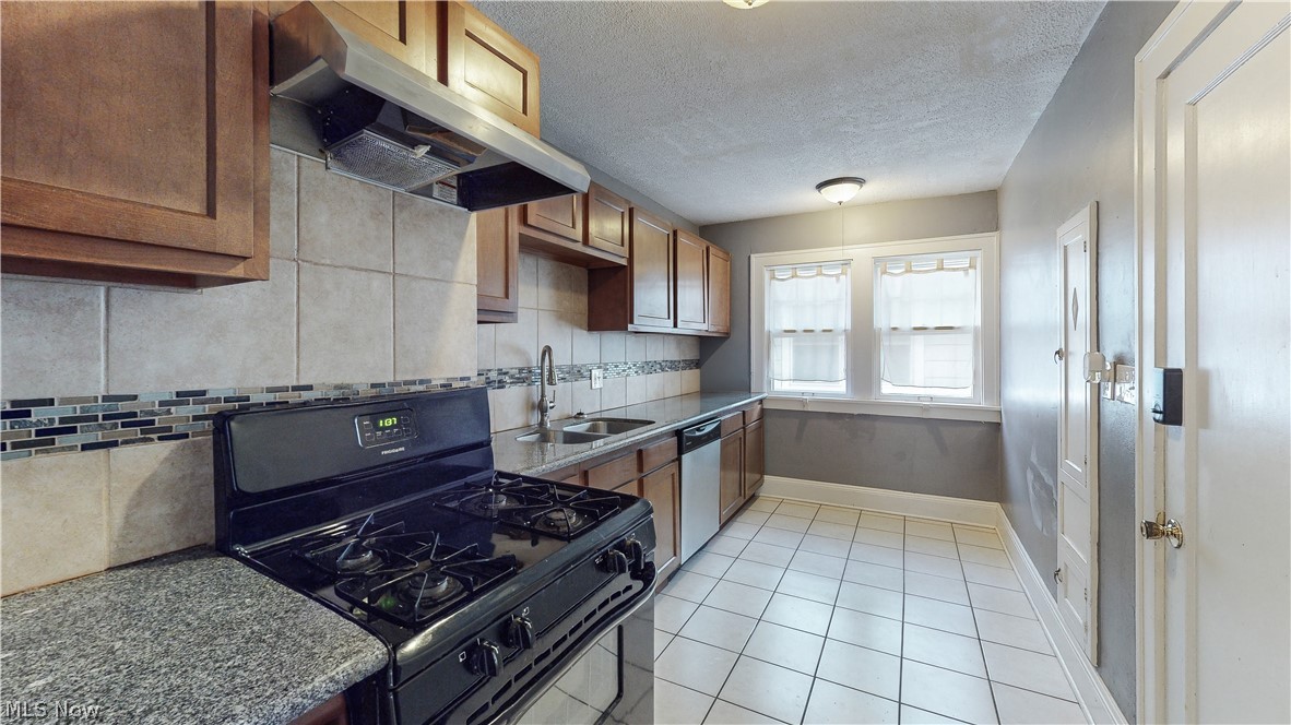 17615 Winslow Road Cleveland, OH 44120 - Photo 10 of 24
