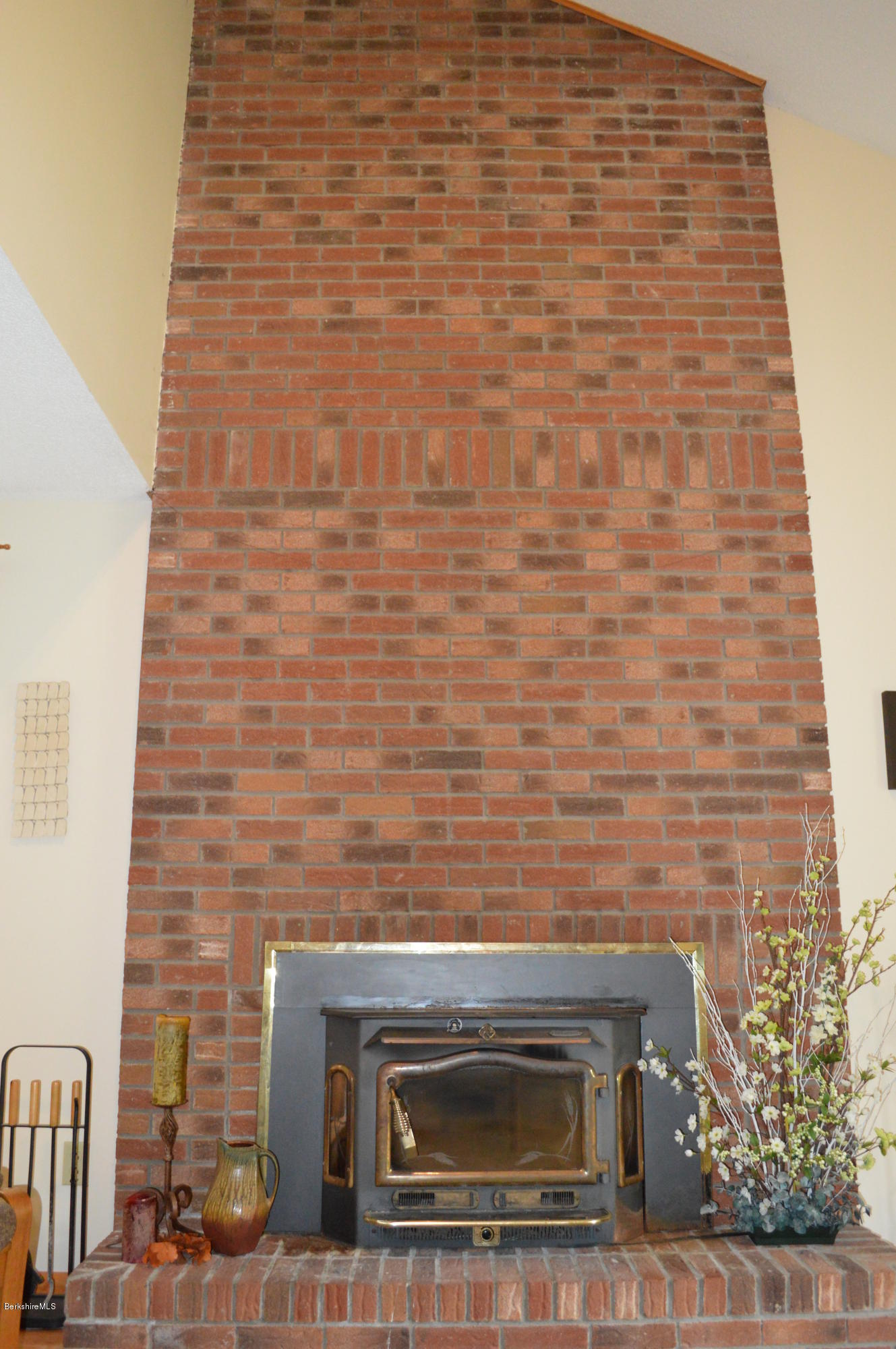 379 McNerney Road Becket, MA 01223 - Photo 8 of 37 Living room