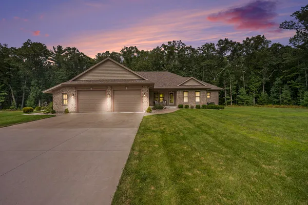 $899,900 | 5928 Heights Ravenna Road, Fruitport, MI 49415