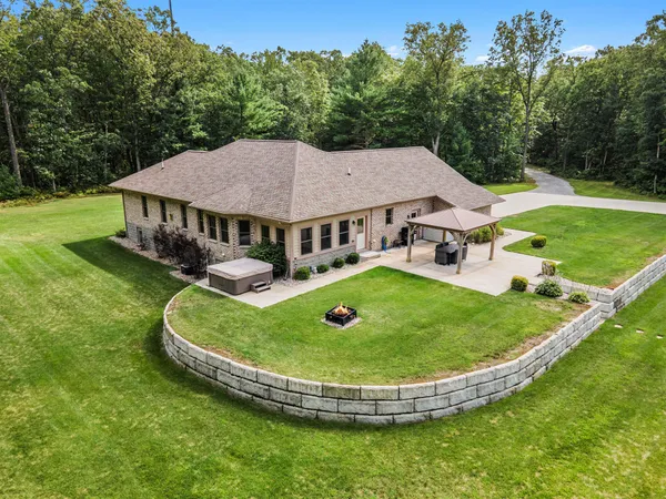 $899,900 | 5928 Heights Ravenna Road, Fruitport, MI 49415