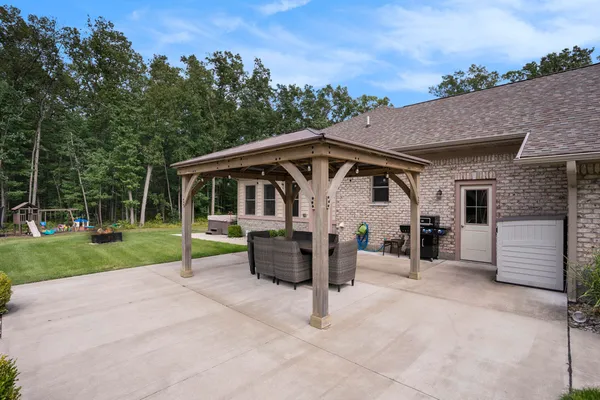 $899,900 | 5928 Heights Ravenna Road, Fruitport, MI 49415