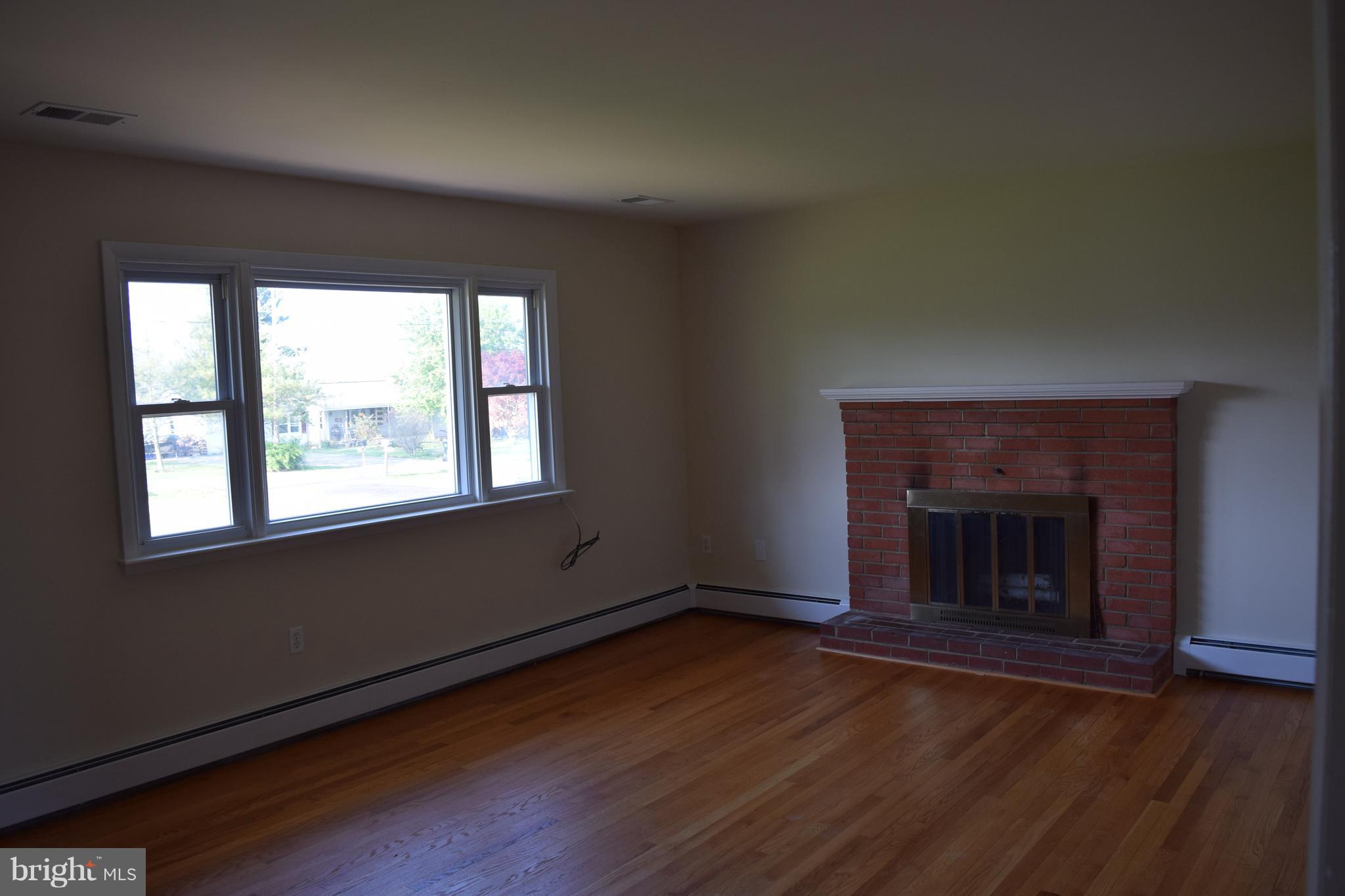 4500 Valley View Road Middletown, MD 21769 - Photo 5 of 14 Living Room