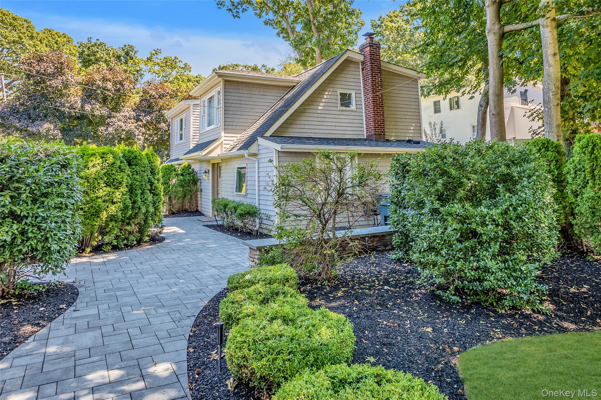 29 Aspen Road Kings Park, NY 11754 - Photo 3 of 17 Path to Main House