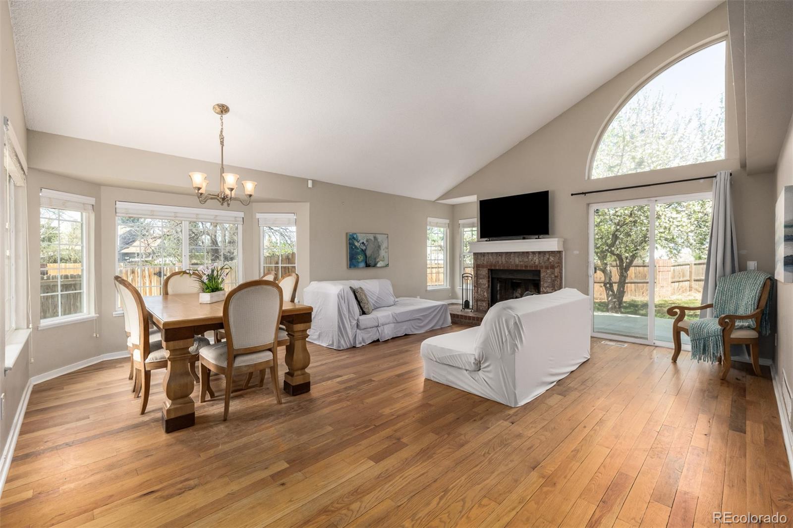 1116 South Rifle Circle Aurora, CO 80017 - Photo 3 of 47