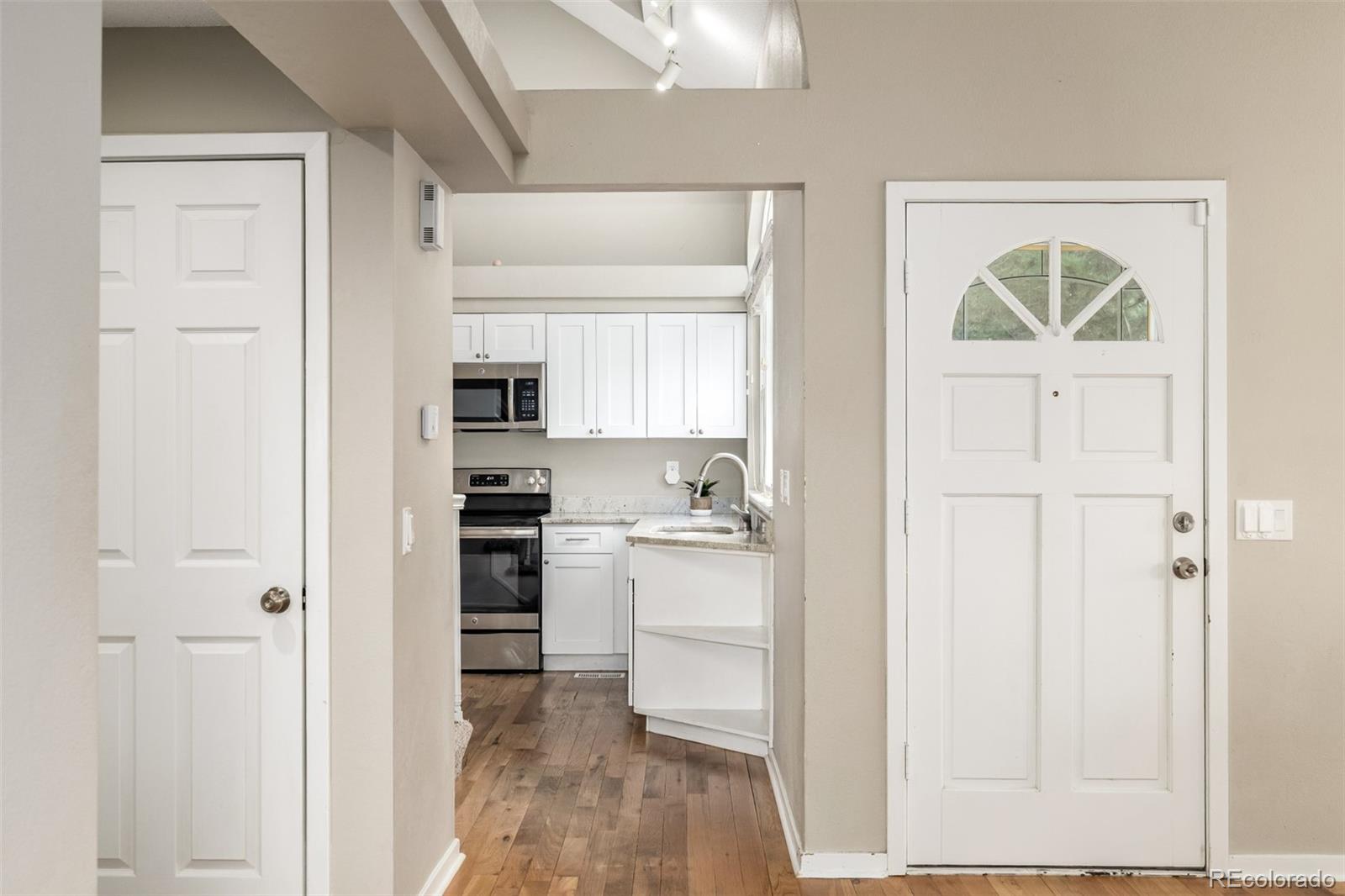 1116 South Rifle Circle Aurora, CO 80017 - Photo 9 of 47