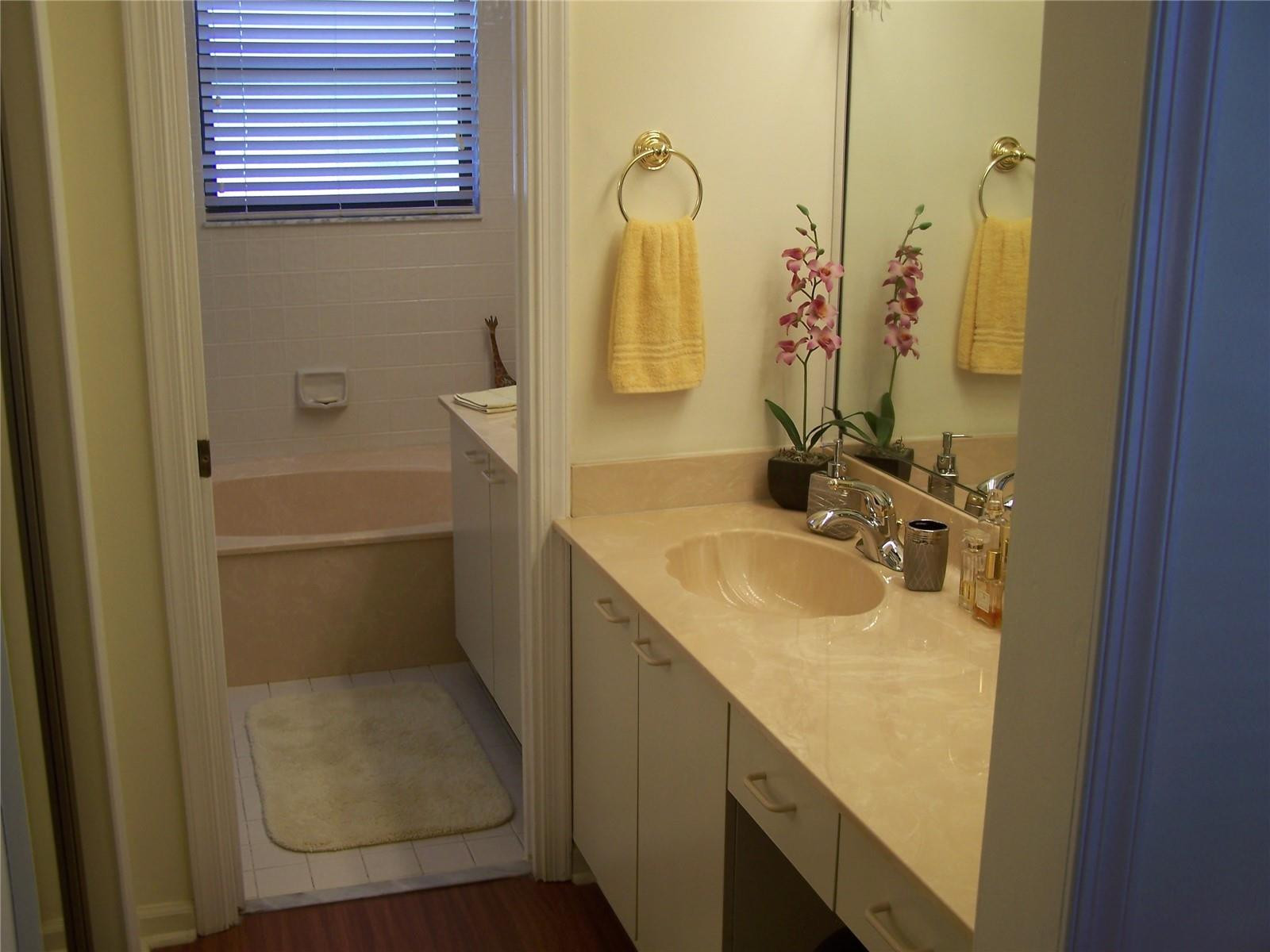 15521 South Roundtable Road Davie, FL 33331 - Photo 21 of 27 Photo 22