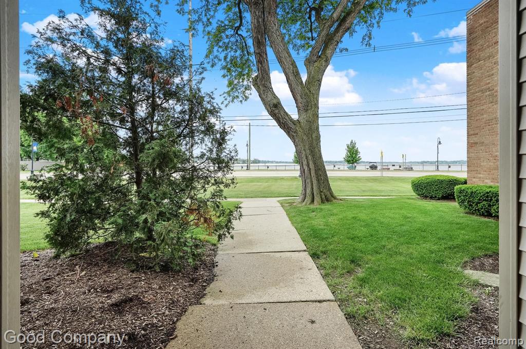 1673 Cass Lake Road, Unit D Keego Harbor, MI 48320 - Photo 6 of 29