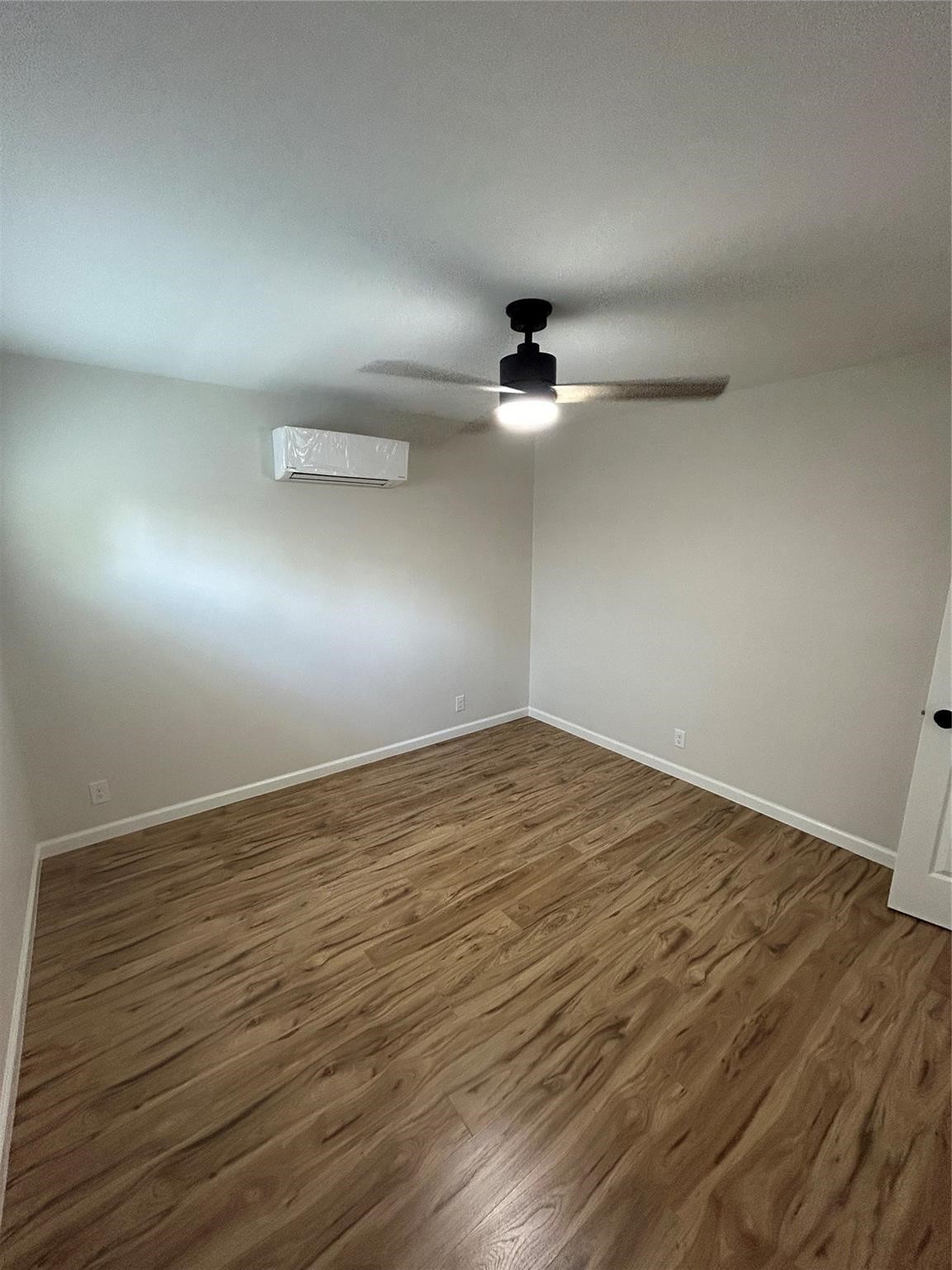 2009 Welch Street, Unit B Houston, TX 77019 - Photo 3 of 9 Gallery Image 3