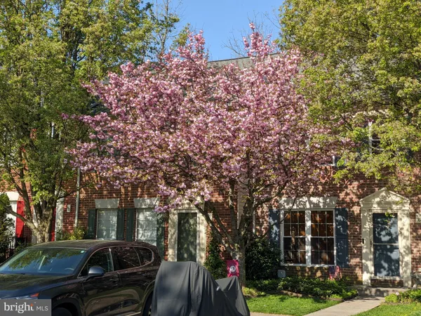 a view of outdoor space with garden view