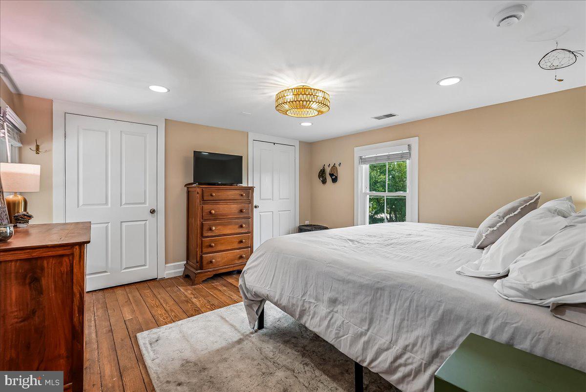 43655 Hay Road Ashburn, VA 20147 - Photo 33 of 68 HW floors continue to the Primary Bedroom