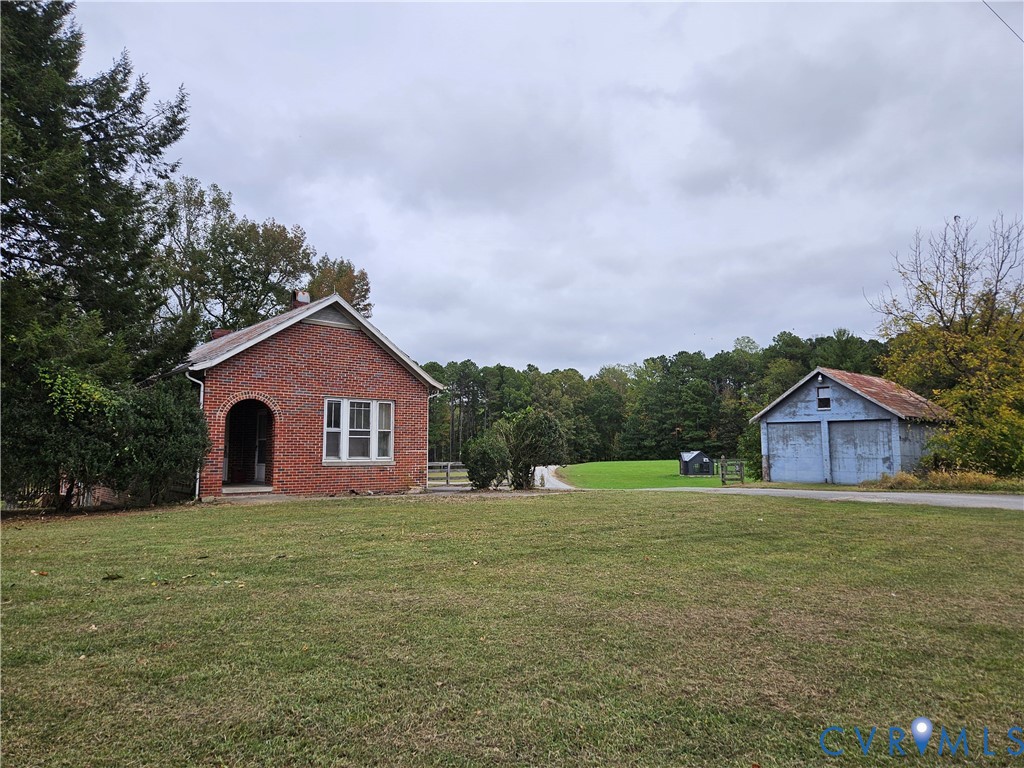 16124 Beaverdam School Road Beaverdam, VA 23015 - Photo 2 of 50 a big house with a big yard and large trees