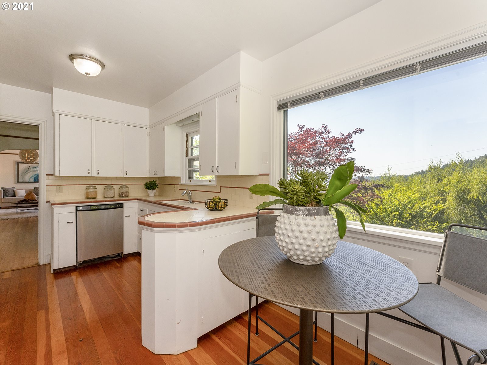 359 Southwest Hamilton Street Portland, OR 97239 - Photo 14 of 32 Gallery Image 14
