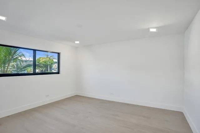 a close view of light fixtures and window in a room