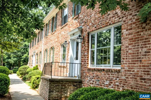 $285,000 | 2404 Barracks Court, Unit 4, Charlottesville, VA 22901