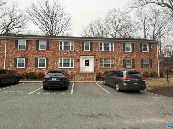 $285,000 | 2404 Barracks Court, Unit 4, Charlottesville, VA 22901