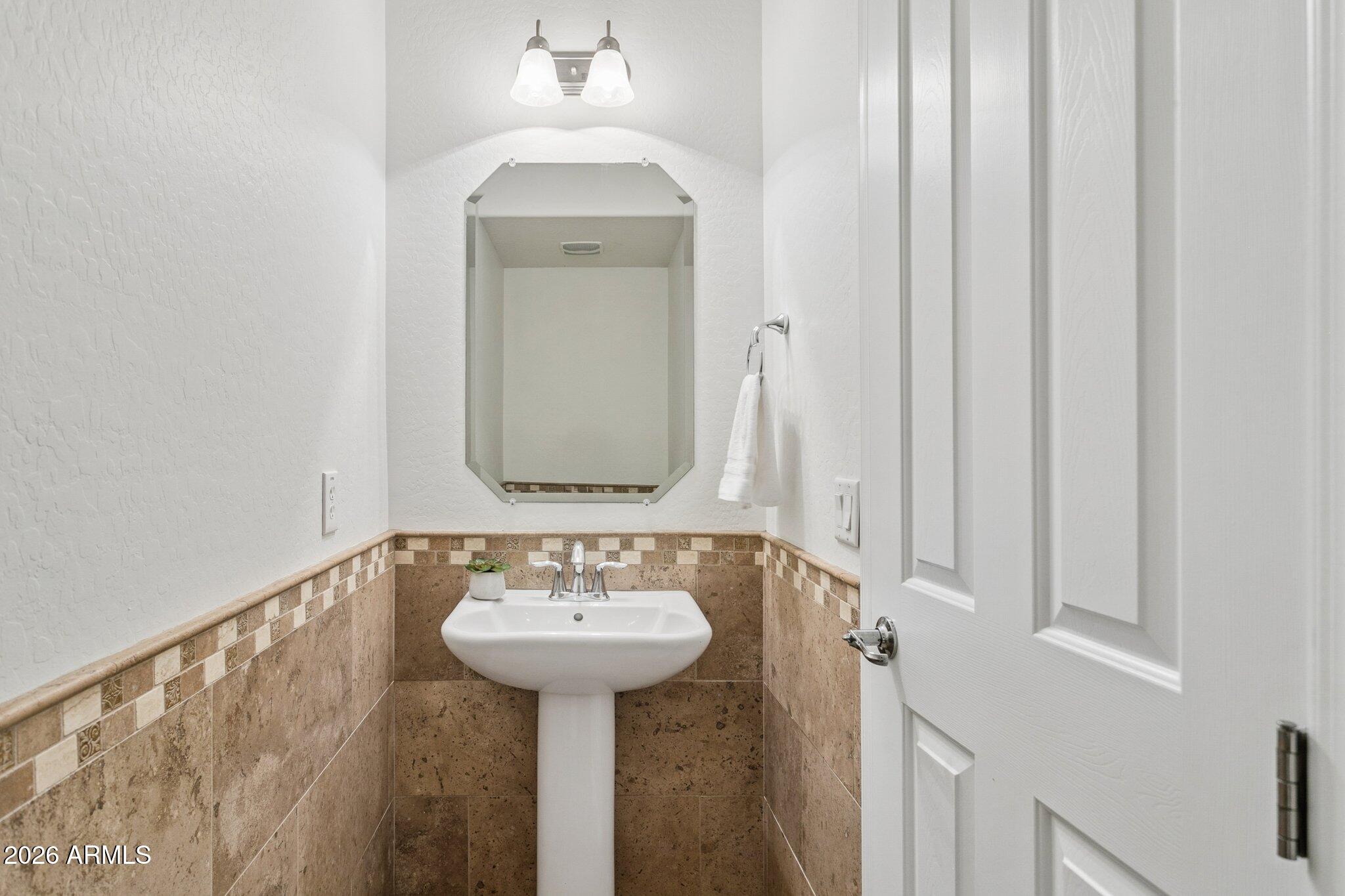 922 South Agnes Lane Gilbert, AZ 85296 - Photo 14 of 43 a bathroom with a sink and a mirror