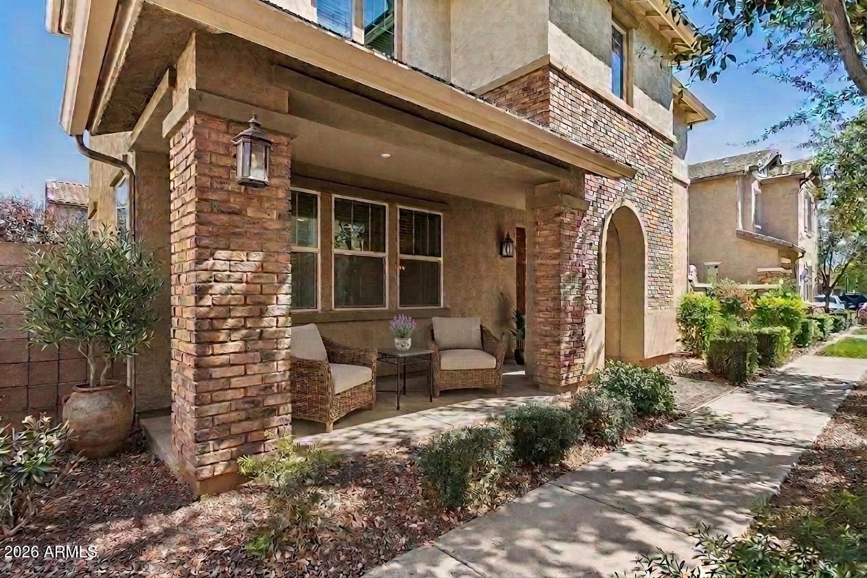 922 South Agnes Lane Gilbert, AZ 85296 - Photo 2 of 43 a front view of a house