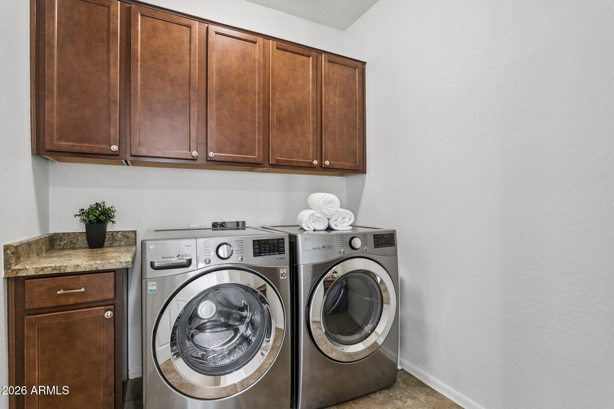 922 South Agnes Lane Gilbert, AZ 85296 - Photo 31 of 43 a utility room with dryer and washer