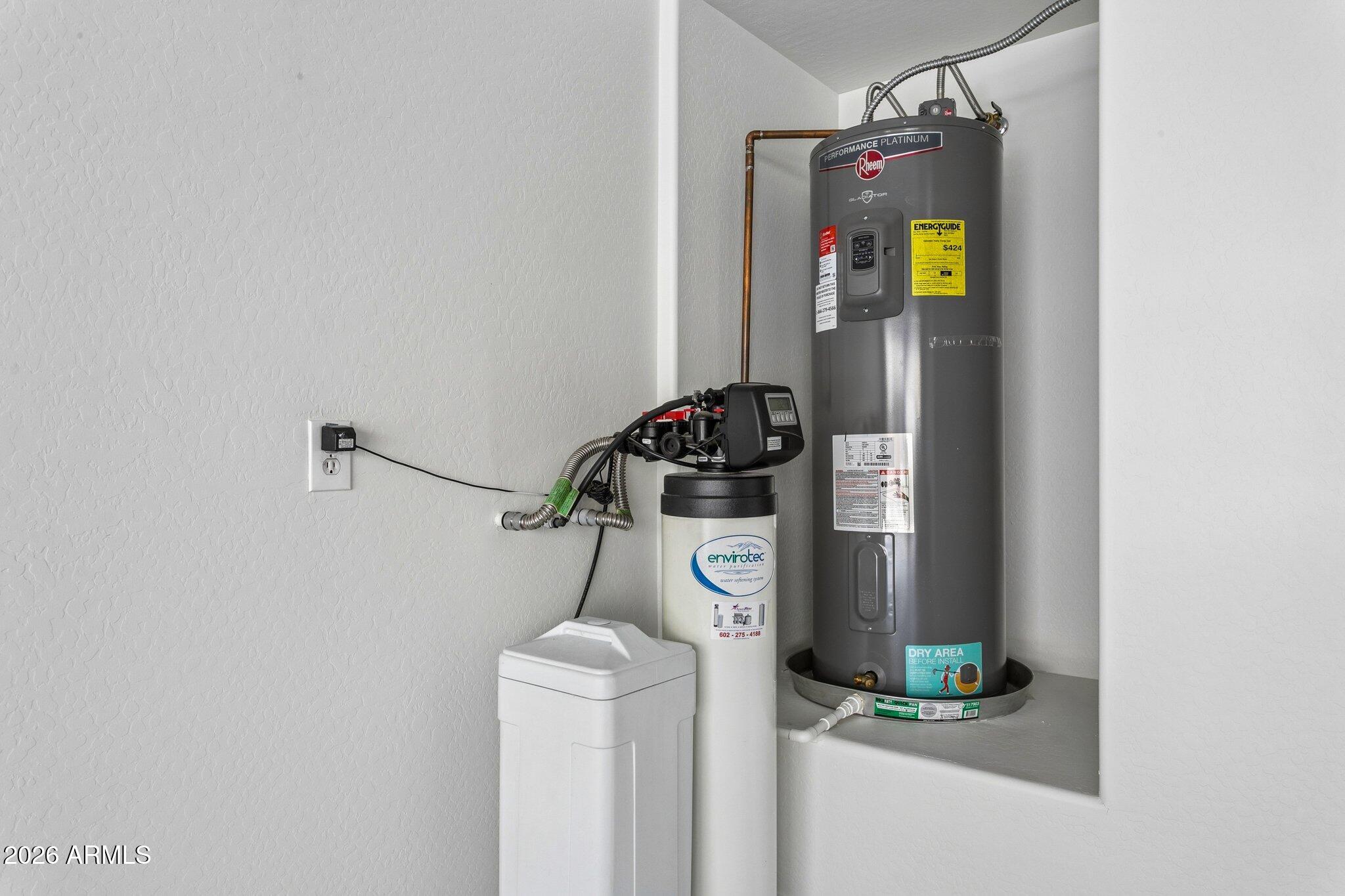 922 South Agnes Lane Gilbert, AZ 85296 - Photo 33 of 43 a close view of water heater room