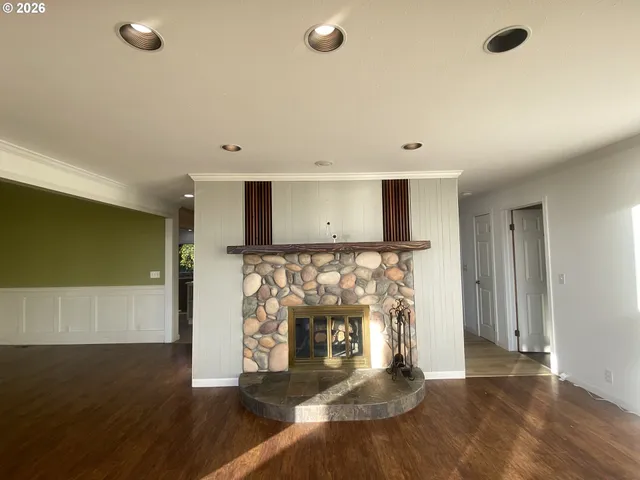 a view of a livingroom with a fireplace