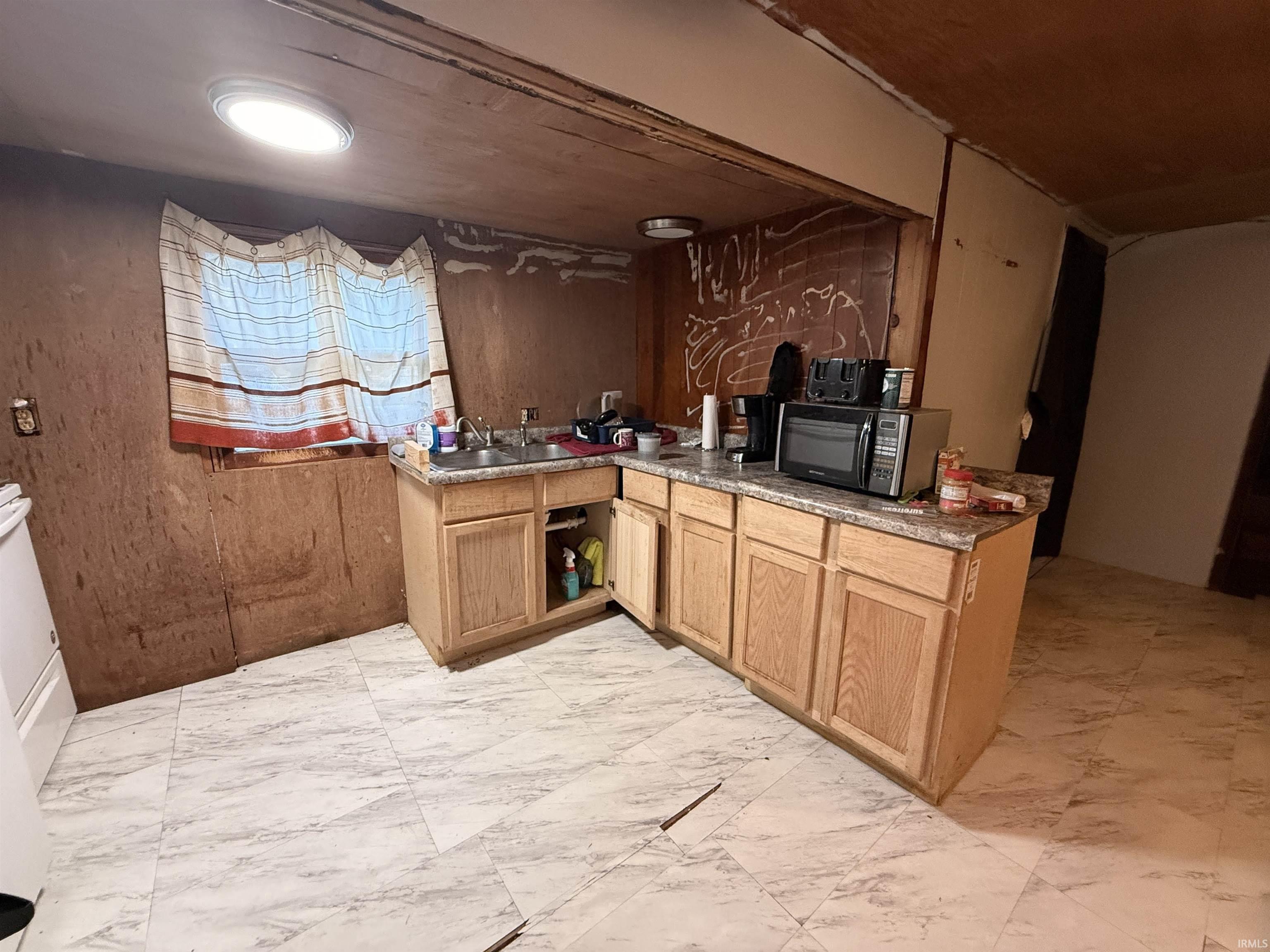 10552 West Horseshoe Bend Road Brookston, IN 47923 - Photo 5 of 12