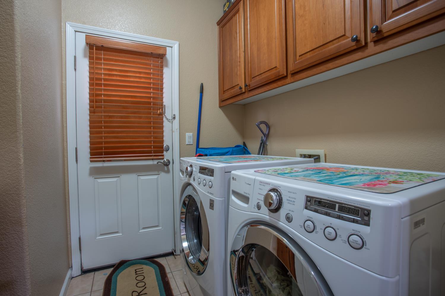 11740 Mani Circle Rancho Cordova, CA 95742 - Photo 25 of 50 a utility room with dryer and washer