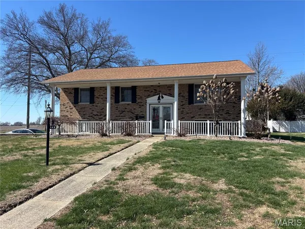 $185,000 | 640 Meadowbrook Lane, Centralia, IL 62801