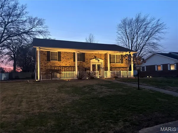 $185,000 | 640 Meadowbrook Lane, Centralia, IL 62801