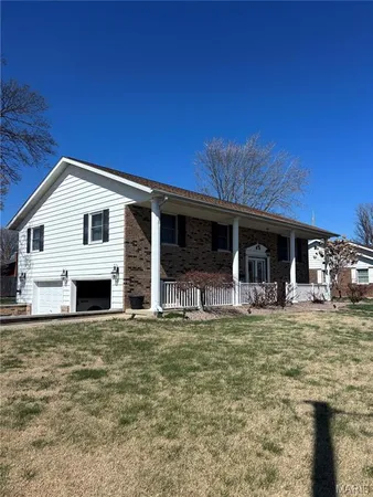 $185,000 | 640 Meadowbrook Lane, Centralia, IL 62801