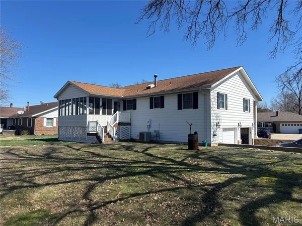$185,000 | 640 Meadowbrook Lane, Centralia, IL 62801