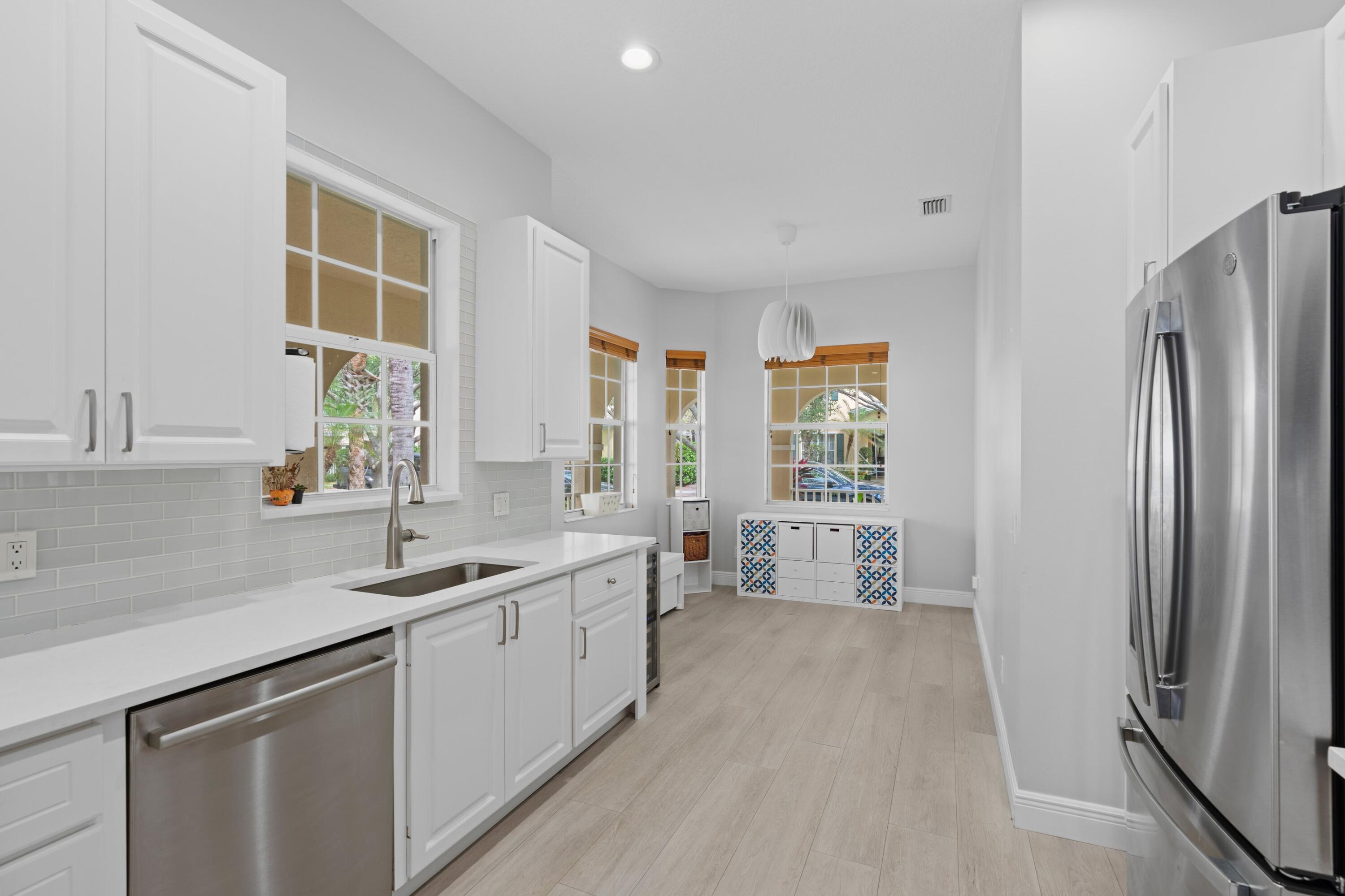 118 Florence Drive Jupiter, FL 33458 - Photo 15 of 41 Kitchen