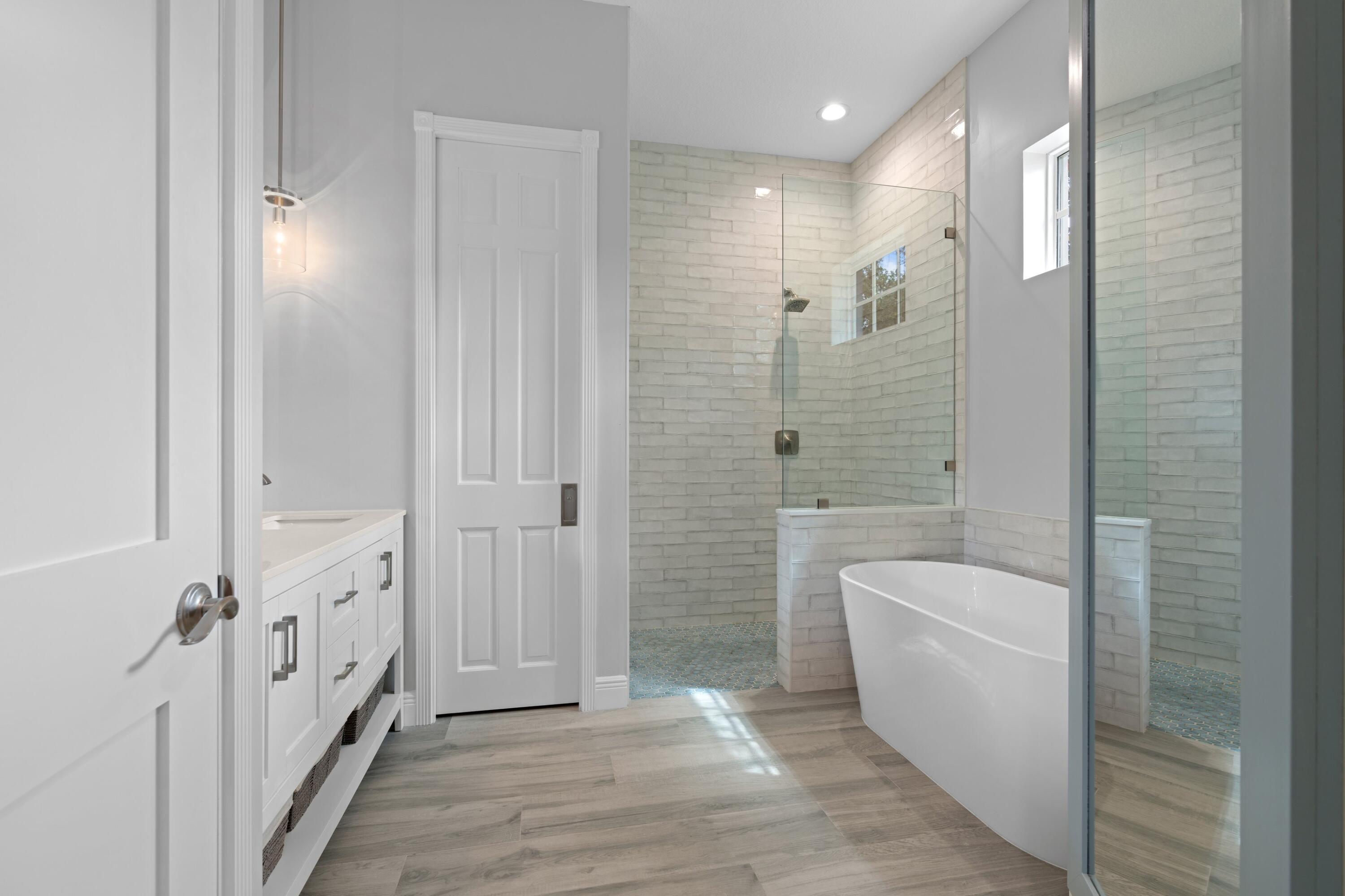 118 Florence Drive Jupiter, FL 33458 - Photo 19 of 41 Primary Bedroom Bathroom