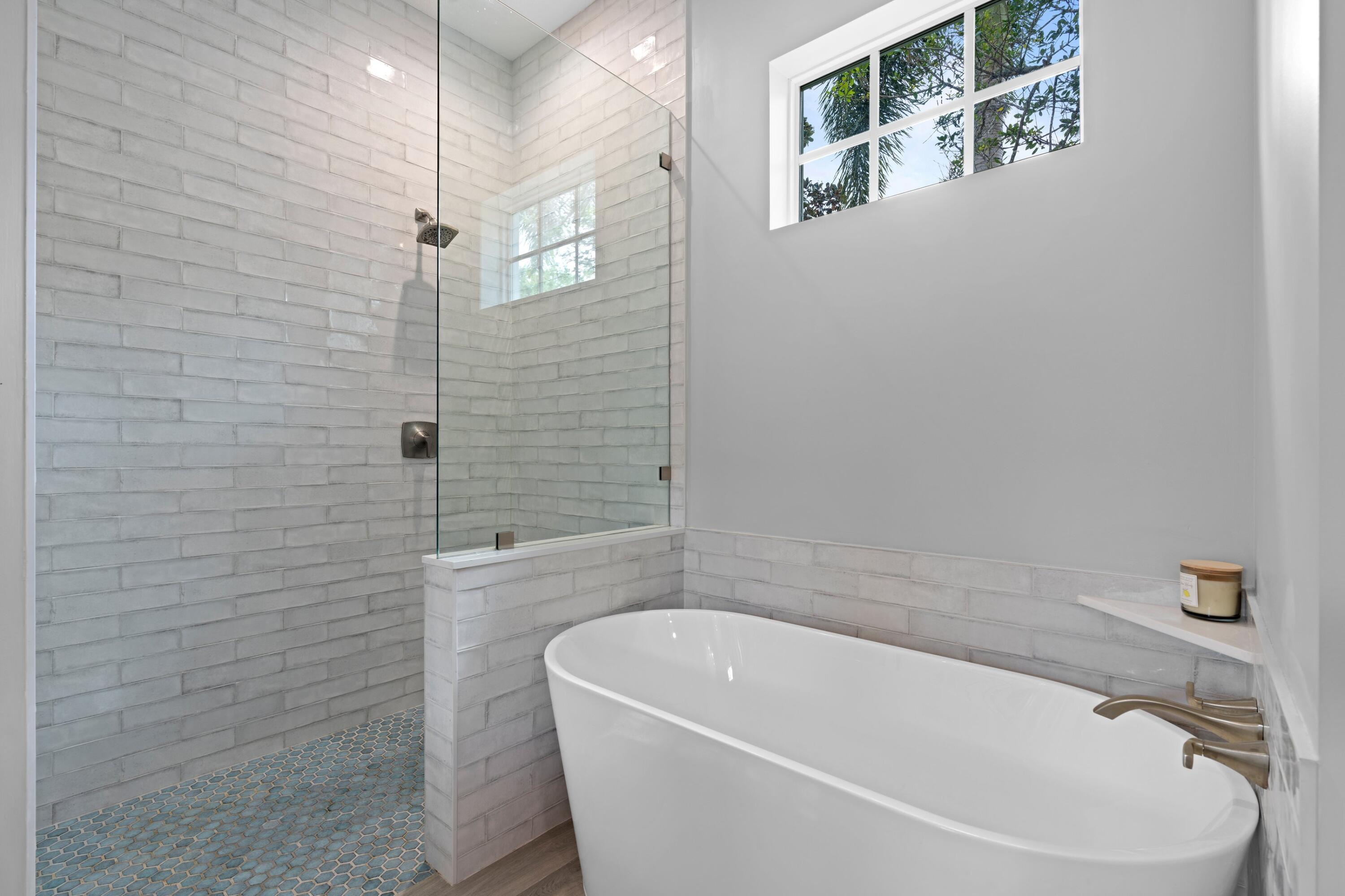 118 Florence Drive Jupiter, FL 33458 - Photo 22 of 41 Primary Bedroom Bathroom