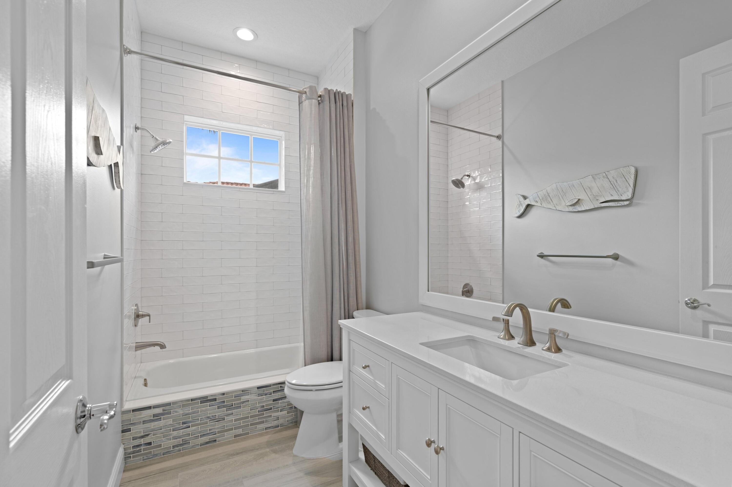 118 Florence Drive Jupiter, FL 33458 - Photo 25 of 41 Guest Bathroom