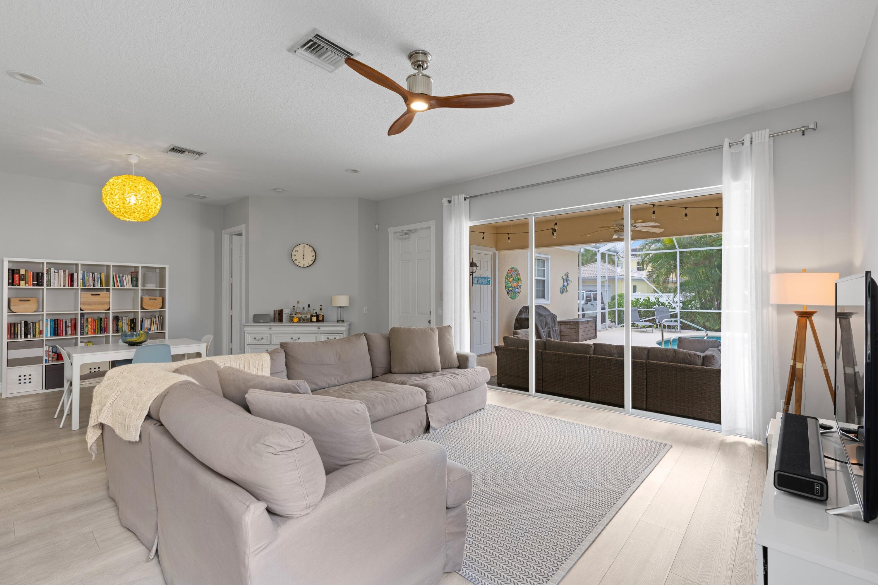 118 Florence Drive Jupiter, FL 33458 - Photo 10 of 41 Living/Dining Room