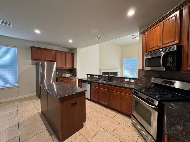 $2,650 | 34 North Montfair Park Circle, The Woodlands, TX 77382