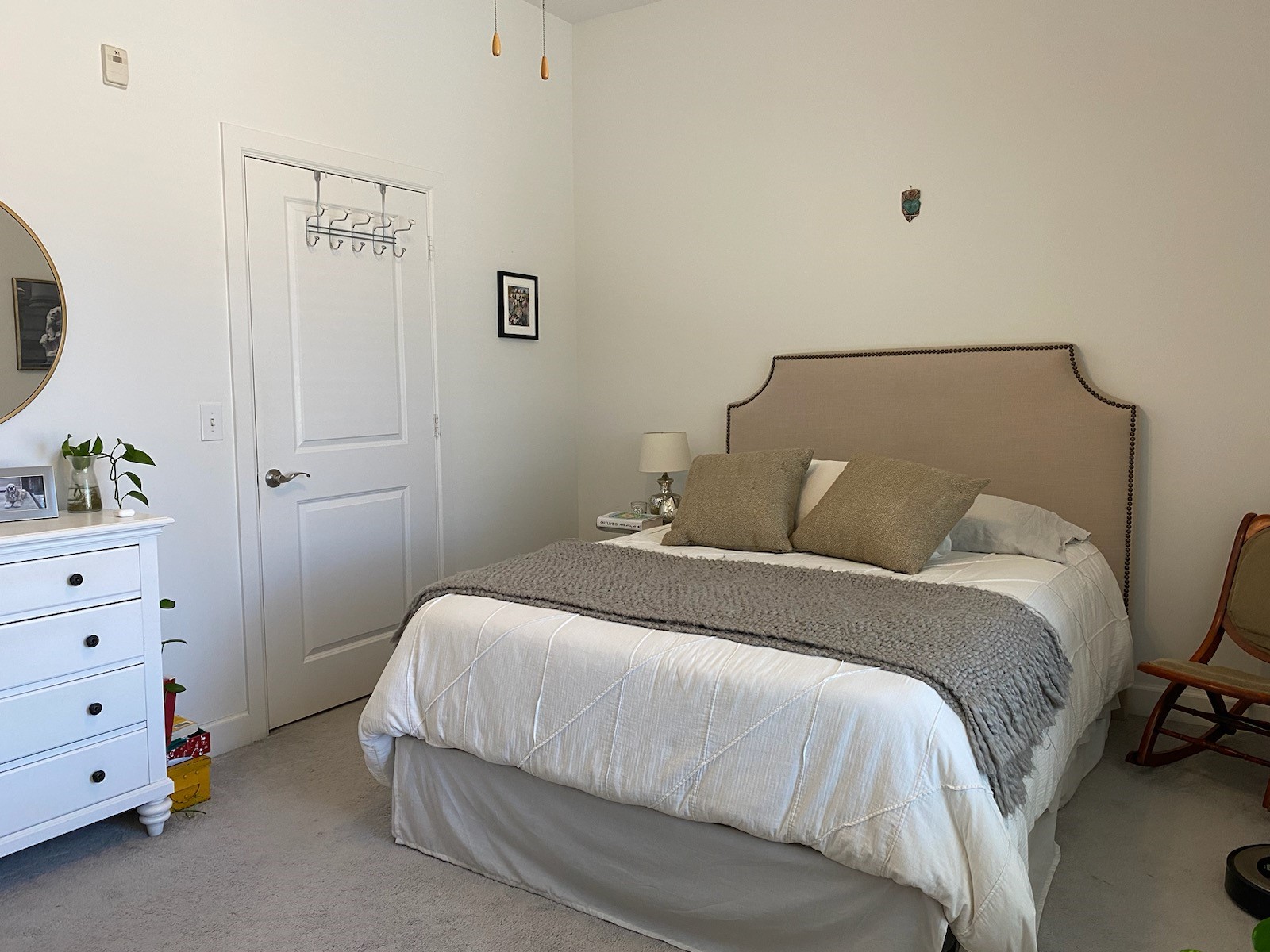 1900 Genesee Street, Unit 103 Houston, TX 77006 - Photo 4 of 7 a bedroom with a bed and a dresser