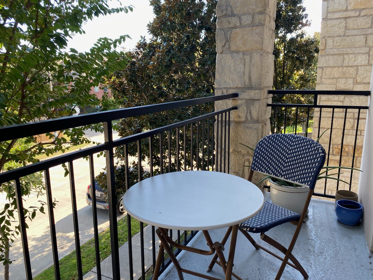 1900 Genesee Street, Unit 103 Houston, TX 77006 - Photo 7 of 7 a view of a balcony with table and chairs